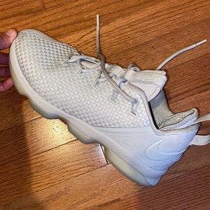Men's LeBron XIV Low Light Bone men sz 9.5